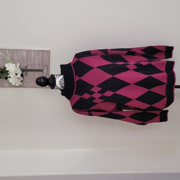 Pierre Cardin Sweaters - 💕VINTAGE PIERRE CARDIN SWEATER.